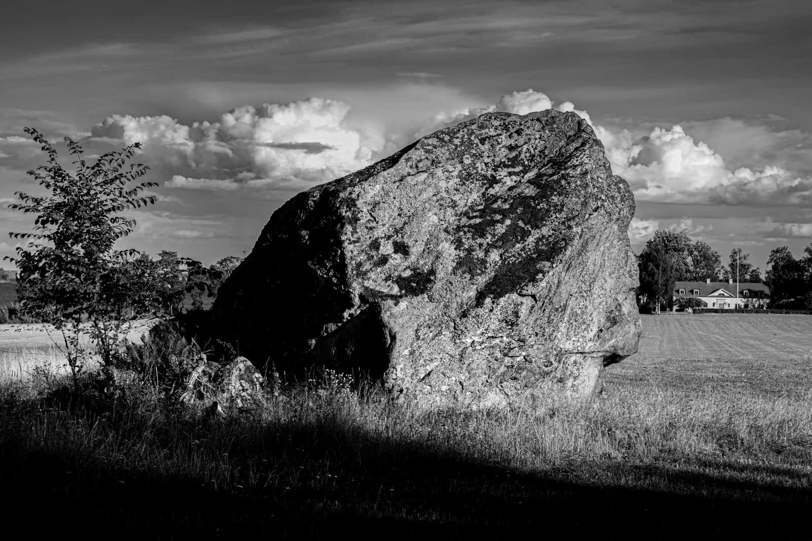 A Giant's Throw or Ice Age Memory?
