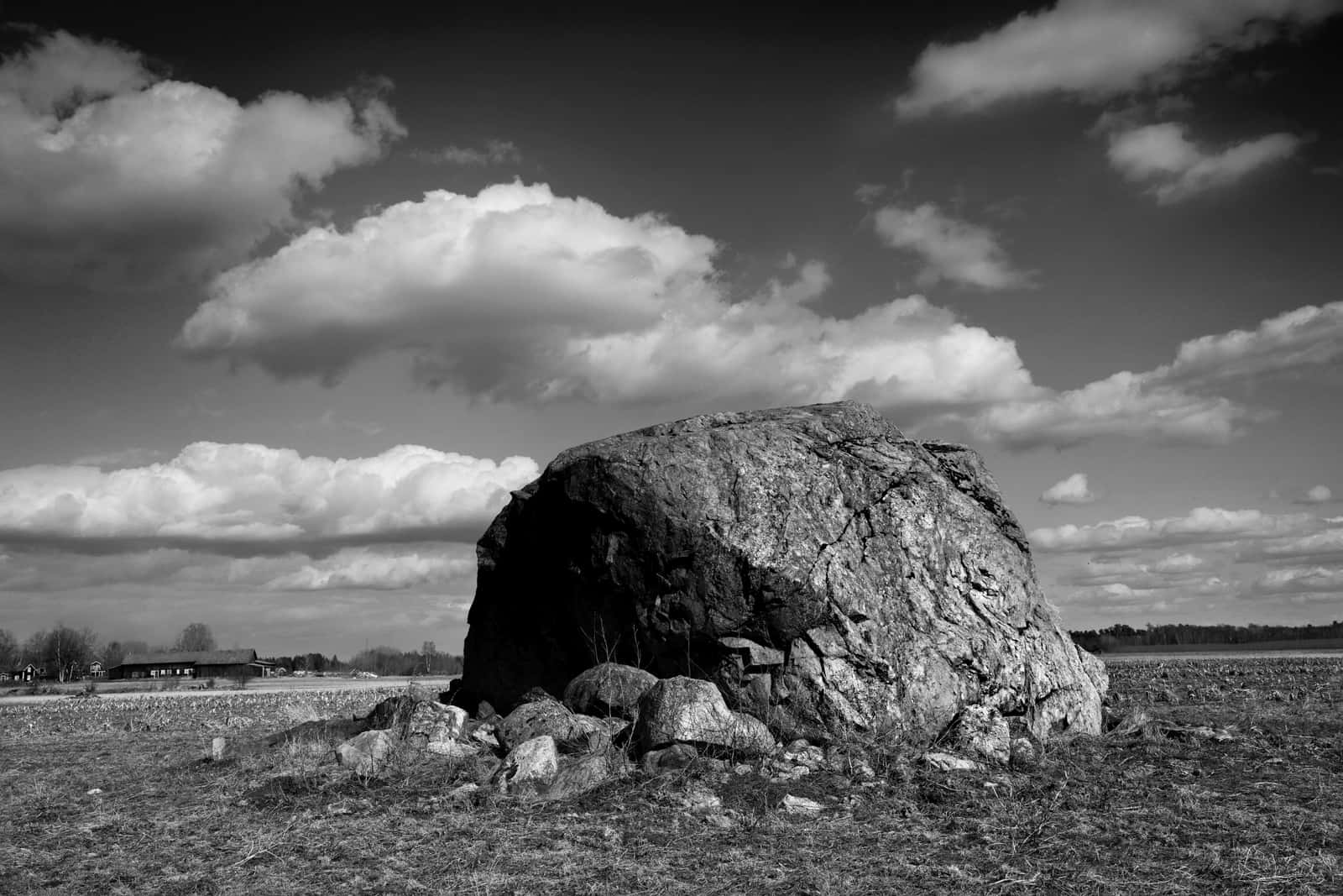 A Giant's Throw or Ice Age Memory?