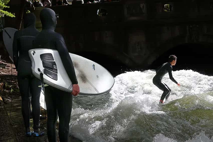 Surfing in the Eisbachwelle