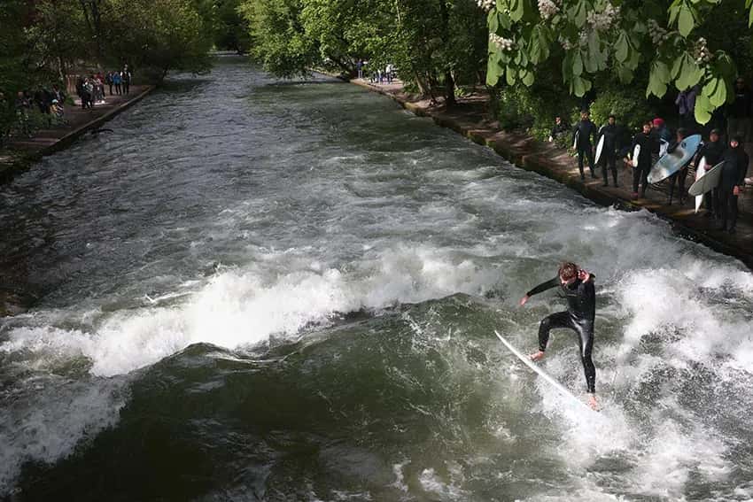 Surfing in the Eisbachwelle