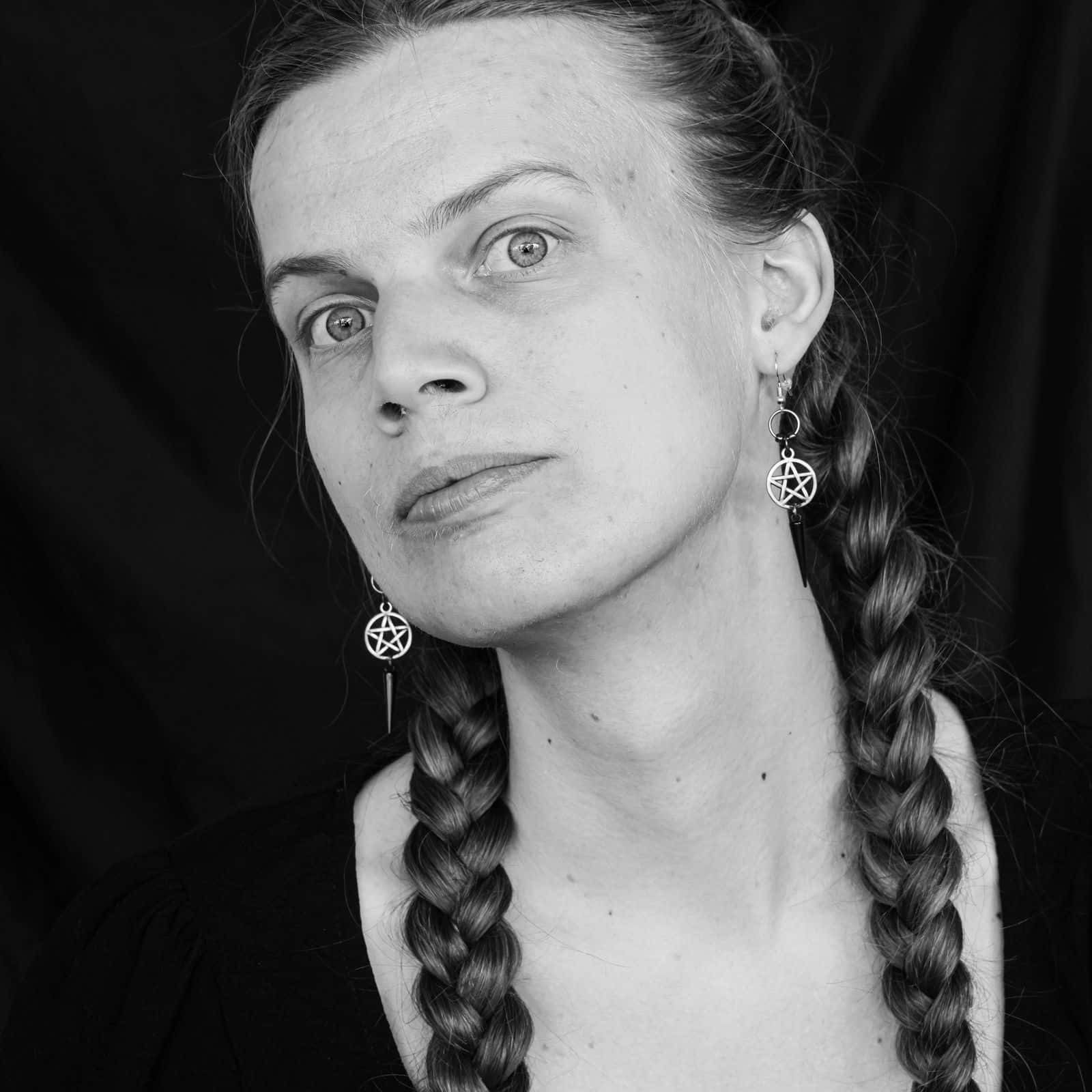Portrait  Ronja Hållsten artist