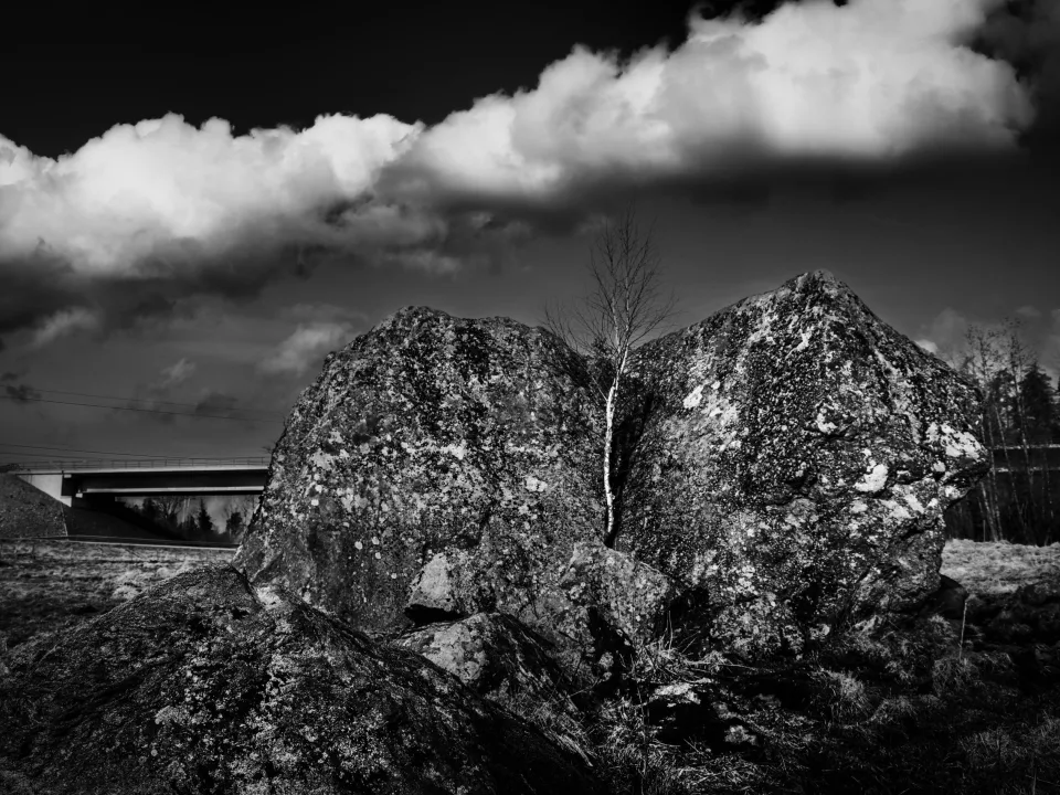 A Giant’s Throw or Ice Age Memory?